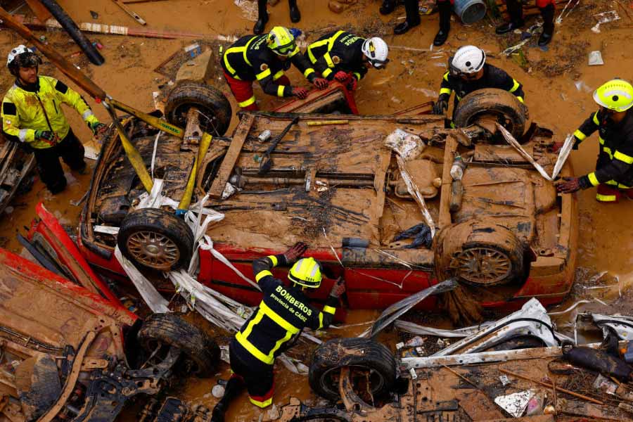 Spain flood devastated southern parts of the country death toll raises more than 200 