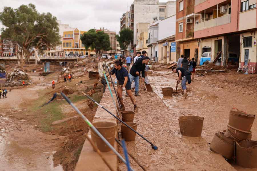 Spain flood devastated southern parts of the country death toll raises more than 200 