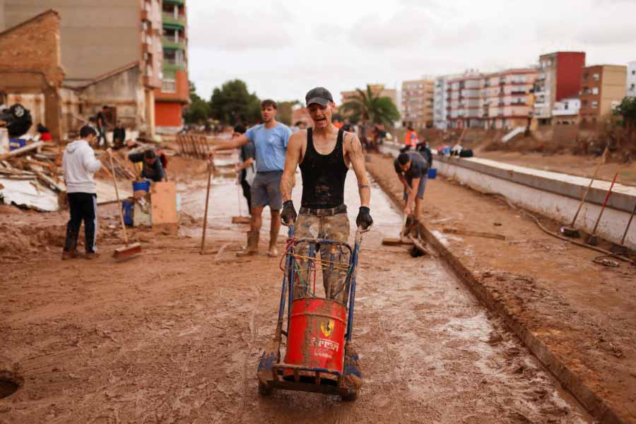 Spain flood devastated southern parts of the country death toll raises more than 200 