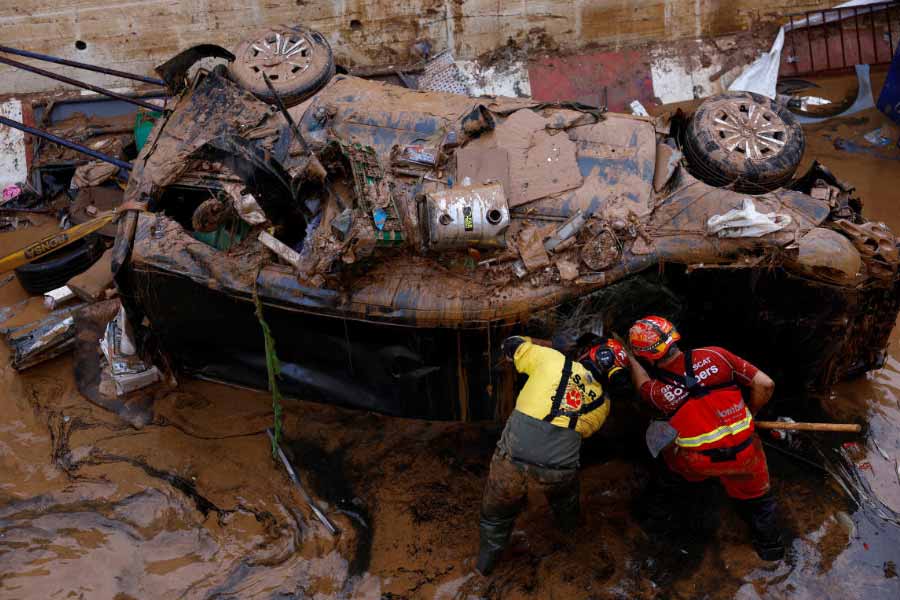 Spain flood devastated southern parts of the country death toll raises more than 200 