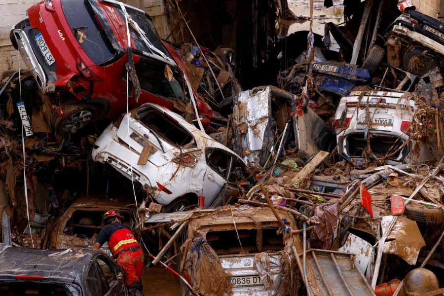 Spain flood devastated southern parts of the country death toll raises more than 200 