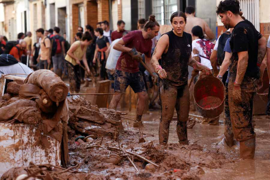 Spain flood devastated southern parts of the country death toll raises more than 200 