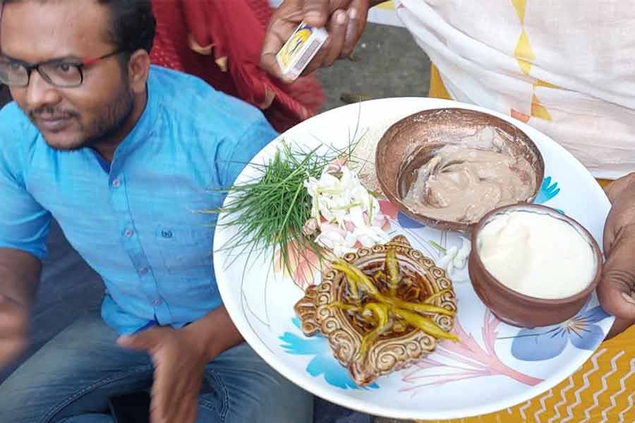 রীতি আর উৎসব মিলেমিশে যায় এ দিন।  