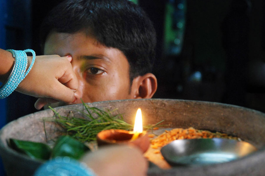 উৎসব হলেও, ভাইফোঁটার সঙ্গে জড়িয়ে আছে আবেগ।