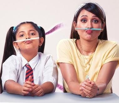 মিনি (২০২২)- শুধু কি ভাই-বোন? মাসি এবং বোনঝির মধ্যে যে অবিচ্ছেদ্য স্নেহের বন্ধন গড়ে উঠতে পারে, তা অতি নিখুঁতভাবে ফুটিয়ে তোলা হয়েছিল বড়পর্দায়। পরিচালকের আসনে আবারও মৈনাক ভৌমিক। 