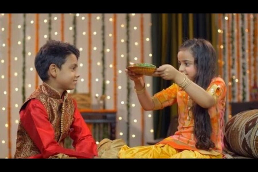 ভাইফোঁটার আগের দিন থেকেই শুরু হয়ে যায় তোড়জোড়। বাড়িতে সেইদিন কী রান্না হবে, কী কী মিষ্টি আনতে হবে, পাতে মাছ থাকবে না মাংস, এই সবই ঠিক করতে হয় আগের দিন। 