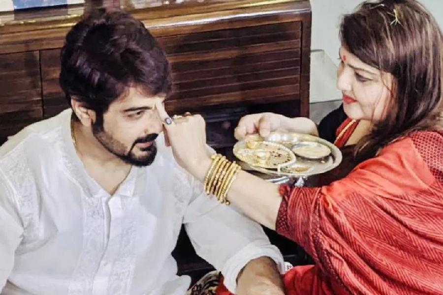 ব্যস্ততা না থাকলে ভাইফোঁটার উৎসব পালন করেন দু’জনেই।