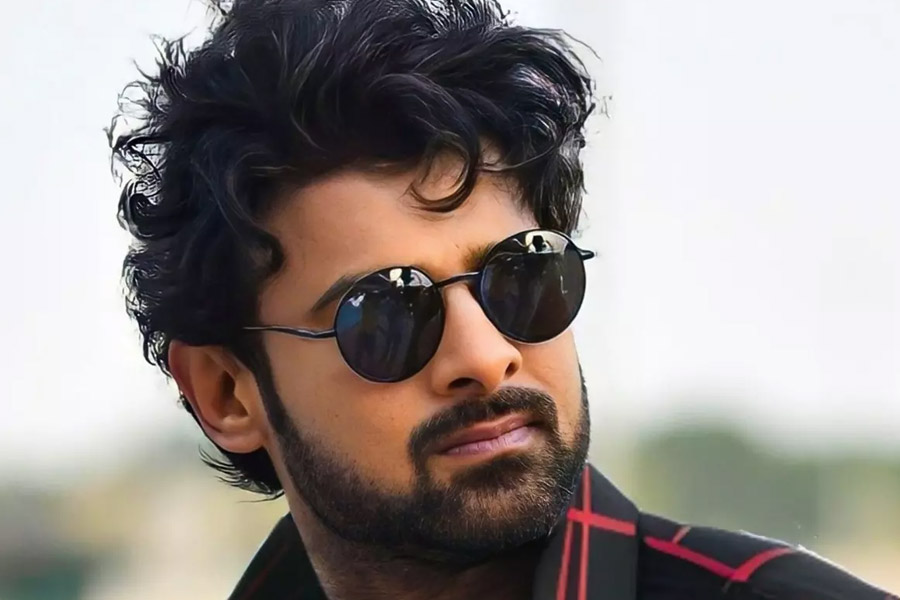 কানাঘুষো শোনা যায়, ‘পাঠান’ ছবিতে নাকি গুরুত্বপূর্ণ হলেও পার্শ্বচরিত্রে প্রভাসকে অভিনয়ের প্রস্তাব দিয়েছিলেন সিদ্ধার্থ। কিন্তু প্রভাস অভিনয় করতে চেয়েছিলেন মুখ্যচরিত্রে। তাই সিদ্ধার্থের প্রস্তাব ফিরিয়ে দিয়েছিলেন প্রভাস।