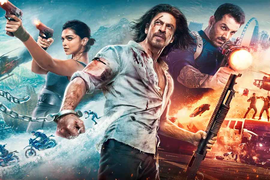 ২০২৩ সালের জানুয়ারি মাসে প্রেক্ষাগৃহে মুক্তি পায় শাহরুখের ‘পাঠান’। ছবি মুক্তির পর এই ছবি হাজার কোটি টাকার ক্লাবে নাম লিখিয়ে ফেলে। প্রভাসের কেরিয়ারের ঝুলি থেকে বাদ পড়ে যায় একটি সফল ছবি।