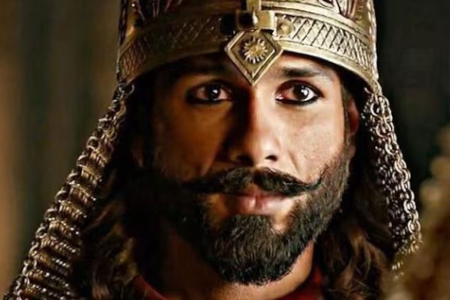 রতন সিংহের চরিত্রে অভিনয়ের প্রস্তাব প্রভাস খারিজ করে দিলে অভিনেতার ফিরিয়ে দেওয়া চরিত্রে অভিনয় করেন শাহিদ কপূর। ‘পদ্মাবত’ মুক্তির পর সেই চরিত্রে অভিনয়ের জন্য প্রশংসাও পান শাহিদ।