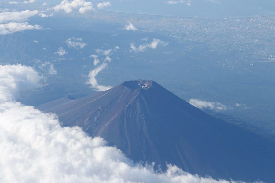 Mount Fuji Japan iconic mountain remains snowless breaks 130 year record 
