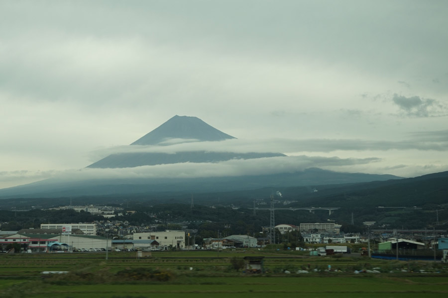 Mount Fuji Japan iconic mountain remains snowless breaks 130 year record 