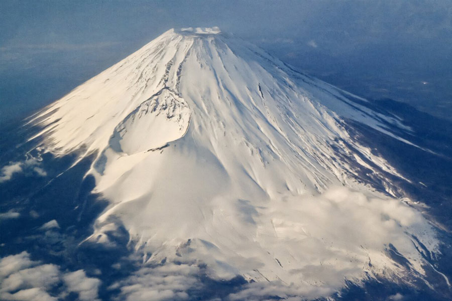 Mount Fuji Japan iconic mountain remains snowless breaks 130 year record 