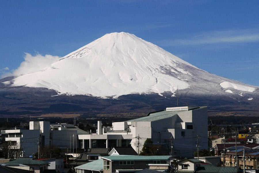 Mount Fuji Japan iconic mountain remains snowless breaks 130 year record 