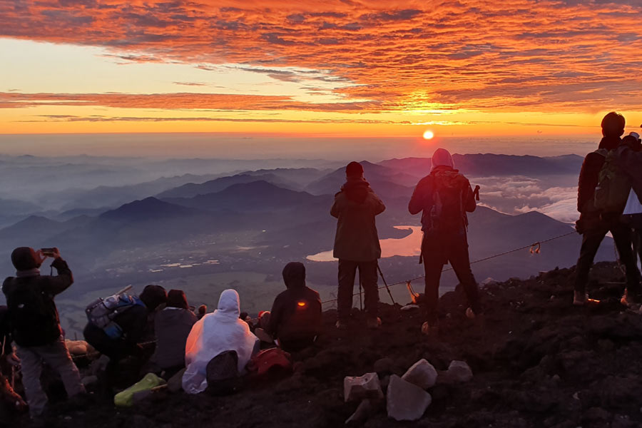 Mount Fuji Japan iconic mountain remains snowless breaks 130 year record 