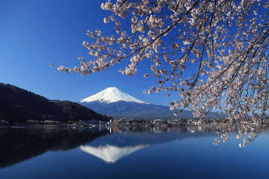 Mount Fuji Japan iconic mountain remains snowless breaks 130 year record 