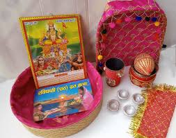 এই পুজোয় কখনওই কাচের অথবা স্টিলের বাসন ব্যবহার করা উচিত নয়। 