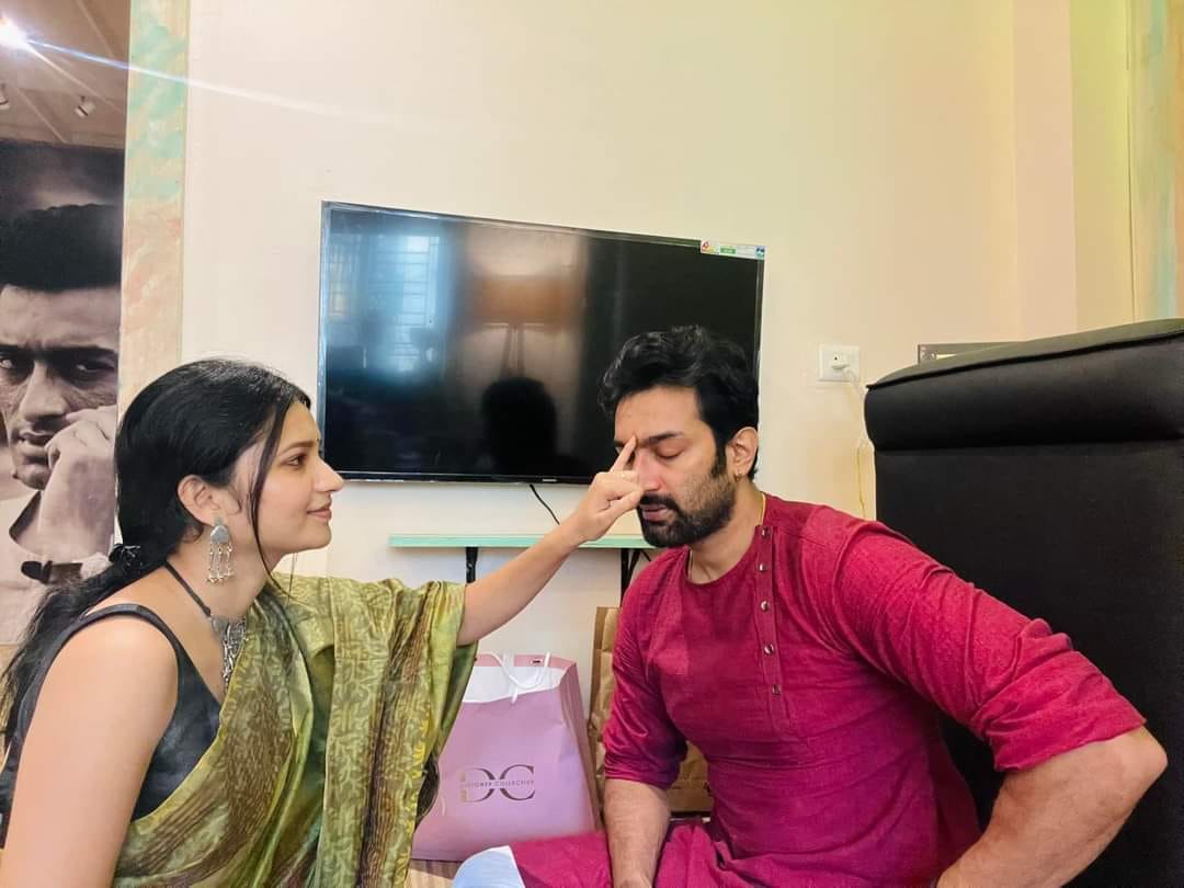 জীতু কমল- নিজের বোনের থেকে ফোঁটা নিলেন অভিনেতা জীতু কমল। ছবিও দিলেন নেটমাধ্যমে।  