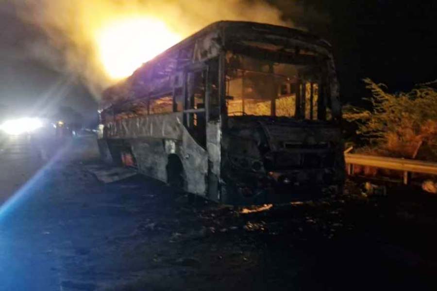 Bus from Delhi to Bihar catches fire on the Yamuna Expressway dgtl