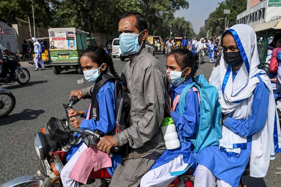 Lahore air pollution record high Pakistan alleged India for smog situation 