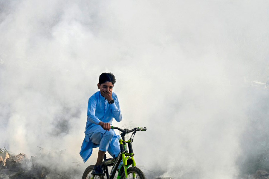 Lahore air pollution record high Pakistan alleged India for smog situation 