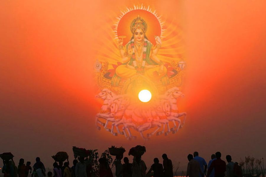 আসলে, এই পুজোর মাধ্যমে পরিবারের মঙ্গল এবং সমৃদ্ধির জন্য সূর্যদেব ও ছটি মাইয়াকে কৃতজ্ঞতা জানানো হয়। 