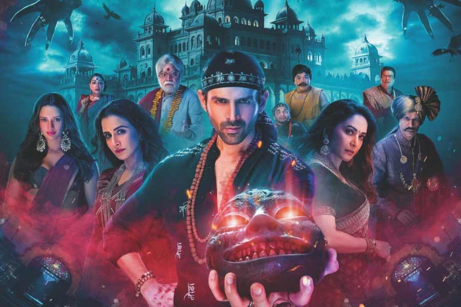 Review of the film Bhool Bhulaiyaa 3 directed by Anees Bazmee starring Vidya Balan Kartik Aaryan and Madhuri Dixit