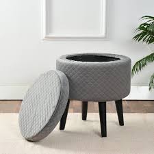 বসার জায়গার ভিতরেই রাখা যায় জিনিসপত্রও। 