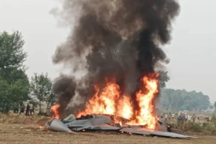 Mig 29 Fighter Jet of Indian Air Force crashes near Agra, pilot ejected safely dgtl