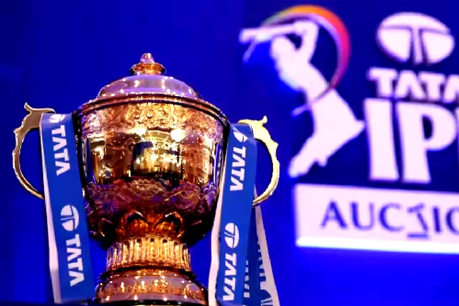 picture of IPL trophy