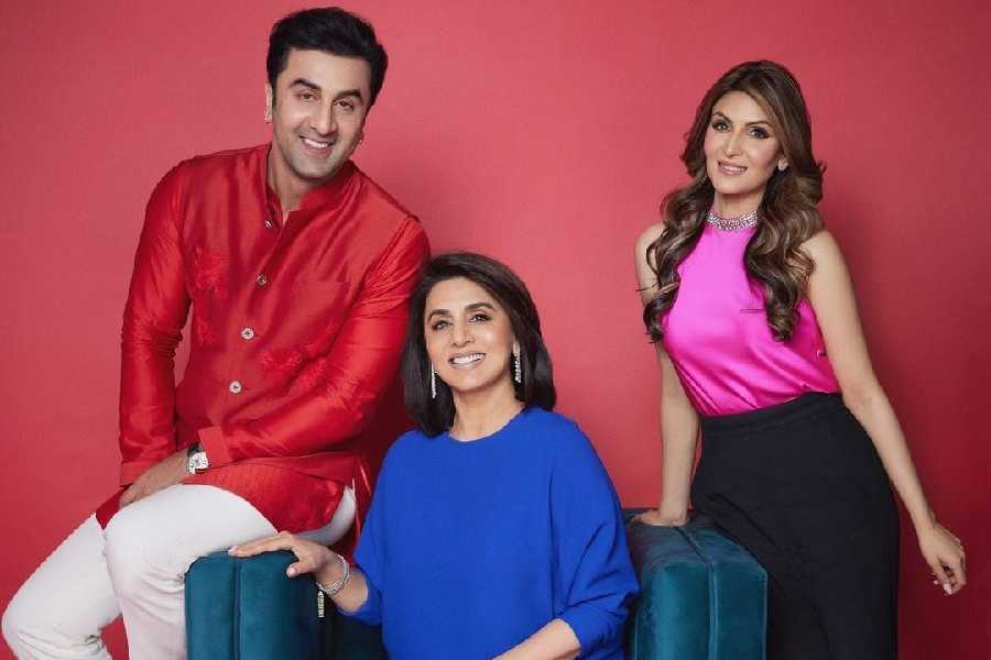 দিদি ঋদ্ধিমা কপূরের সঙ্গে রণবীর কপূরের যুগলবন্দি বরাবরই প্রিয় অনুরাগীদের কাছে। ভ্রাতৃদ্বিতীয়ার দিনে সমাজমাধ্যমে ভাইয়ের জন্য আদুরে বার্তা দিলেন ঋদ্ধিমা। এই প্রতিবেদনটি ‘আনন্দ উৎসব’ ফিচারের একটি অংশ।