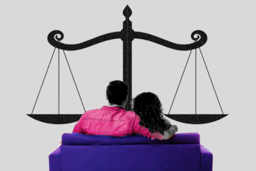 অনেক ক্ষেত্রে দেখা যায়, ছাদ মজবুত কিন্তু সম্পর্কে চিড় ধরেছে অজান্তেই। সেই চেনা মানুষটি যেন আর নেই। যার সঙ্গে হাসি-কান্না এক সুরে মেলার কথা ছিল, সে যেন হঠাৎ বদলে গিয়েছে। এ রকম পরিস্থিতিতে বিচ্ছেদ ধীর পায়ে দরজায় কড়া নাড়ে। আইনত বিয়ে হয়ে থাকলে ডিভোর্স। কিন্তু আপনি যদি লিভ টুগেদারে থাকেন, সে ক্ষেত্রে উপায়? কোনও আইনি সুরক্ষা আছে কি? ইউরোপের দেশগুলিতে লিভ টুগেদার নিয়ে কি আইনি ব্যবস্থা রয়েছে।