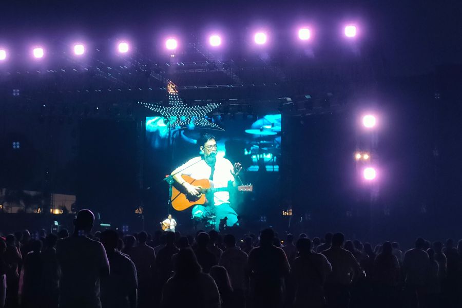 নিকো পার্কের বিগ লনে ভক্তদের ভিড়