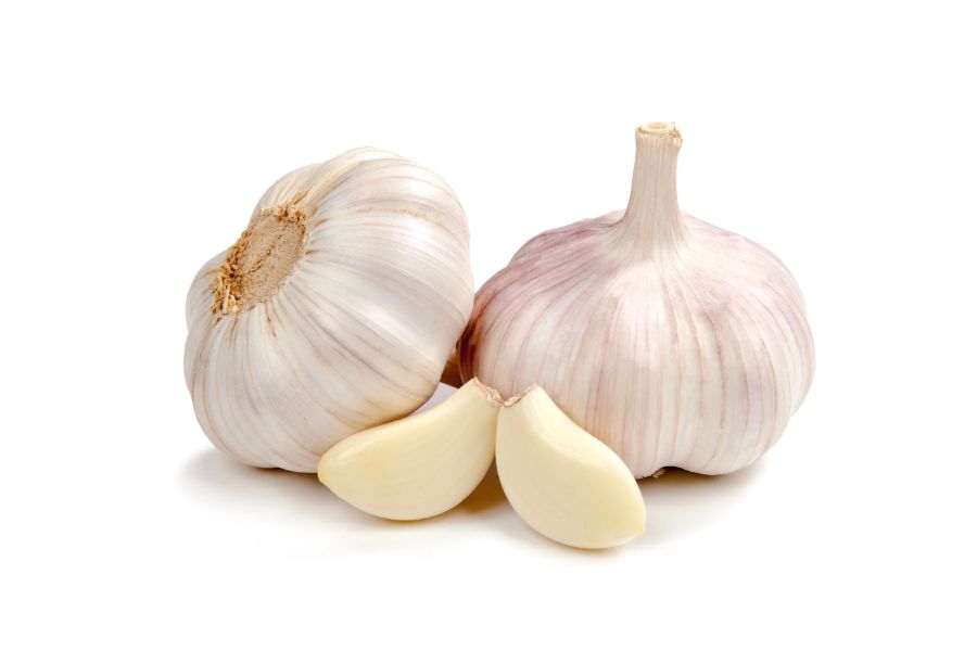  কাঁচা রসুনের উপকারিতা লিখে শেষ করা যাবে না। পুজোর মাসে বাইরের খাওয়াদাওয়া, অনিয়মের পর লিভারের দিকে একটু নজর দিন। প্রতিদিন খান রসুন। রসুন কোলেস্টেরলের মাত্রা নিয়ন্ত্রণে রাখতেও সাহায্য করে।