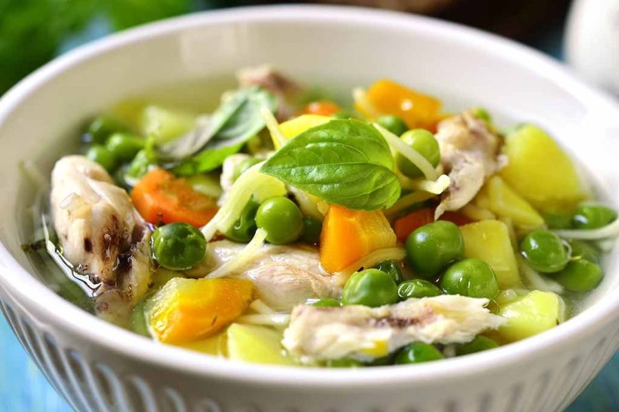 আমিষ কিংবা নিরামিষ, যেটাই খান না কেন, তাতে যেন অবশ্যই তেলমশলার পরিমাণ কম থাকে। অলিভওয়েল ব্যবহার করতে পারেন রান্নায়। 