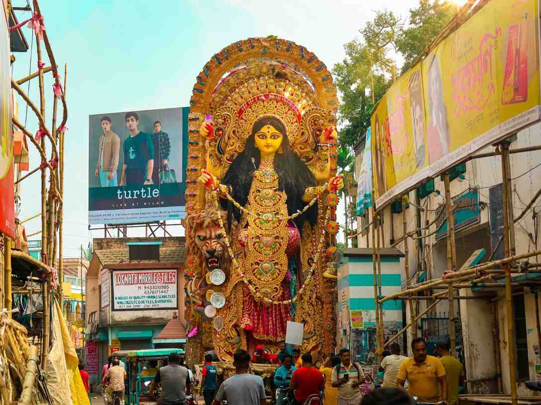 যাঁরা বাইরে থেকে প্রতিমা দর্শনে যান, তাঁদের পক্ষে সব ঠাকুর ঠিকঠাক রুট ম্যাপ মেনে দেখা সম্ভব হয় না। তাই যাঁরা এ বছর চন্দননগরের সেরা কয়েকটি জগদ্ধাত্রী পুজো ঘুরে দেখতে চান, তাঁদের জন্য রইল একটি রুট গাইড ম্যাপ।