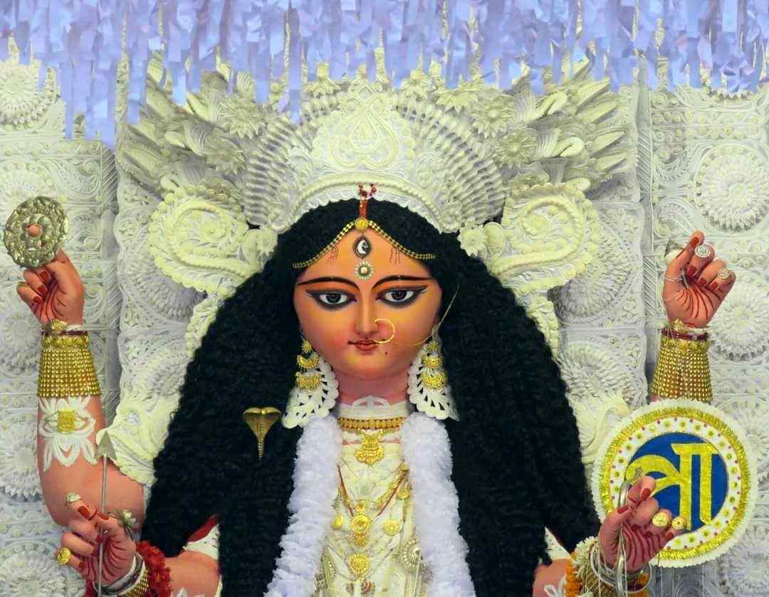 এ বার আপনার গন্তব্য জ্যোতির মোড় থেকে ডান দিকে জি.টি রোড ধরে ভদ্রেশ্বরের দিকে। এই পথ ধরে হাঁটলেই আপনি পৌঁছে যাবেন তেমাথা ছুতোর পাড়া, বারাসত দক্ষিণ চন্দননগর, অরবিন্দ সঙ্ঘ, বারাসত চক্রবর্তী পাড়া, বারাসত ব্যানার্জি পাড়া, তেঁতুলতলা, বারাসত গেট। 