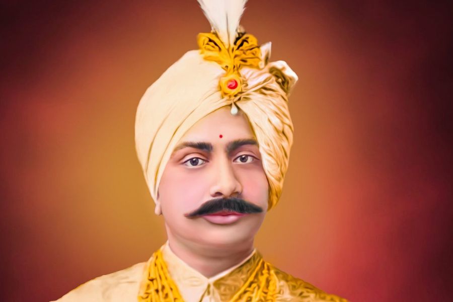 রাজা কৃষ্ণচন্দ্র কৃষ্ণনগর রাজবাড়িতে জগদ্ধাত্রী পুজোর প্রচলন করার পরেই চাষাপাড়া বারোয়ারিতে পুজো শুরু হয়। 