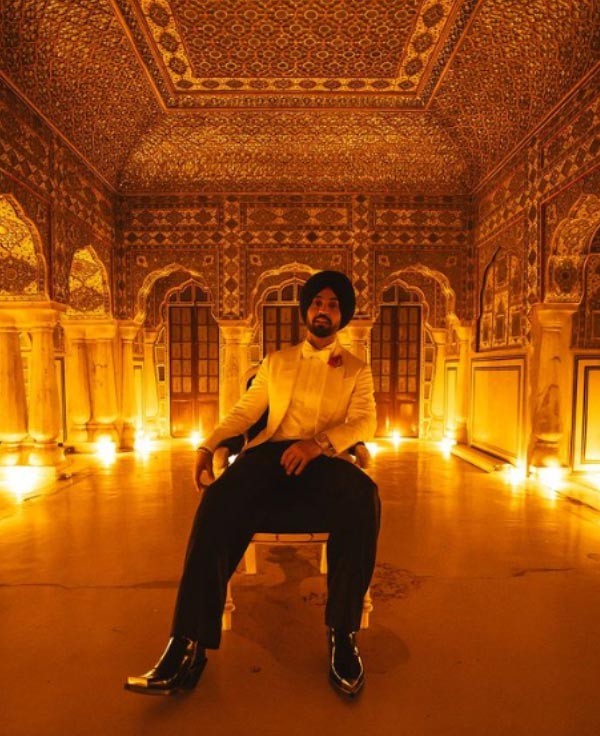 সিটি প্যালেসে পঞ্জাবি গায়ক দিলজিৎ দোসাঞ্জ।