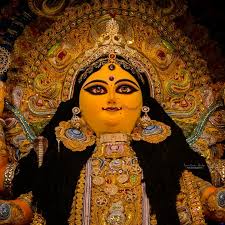 তবে দেবীকে কেন ‘রানিমা’ বলা হয়, সেই নিয়েও রয়েছে এক নেপথ্য কাহিনি।