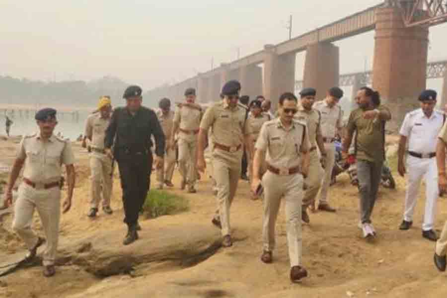 বার্নপুরে দামোদরের ঘাট পরিদর্শনে পুলিশ আধিকারিকেরা।
