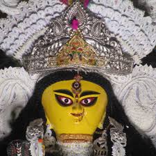 এখানে দেবীর সজ্জায় থাকে কয়েকশো ভরি সোনার গয়না। সব মিলিয়ে এই অন্যরকম পুজো হুগলির আকর্ষণ। এই প্রতিবেদনটি ‘আনন্দ উৎসব’ ফিচারের একটি অংশ।