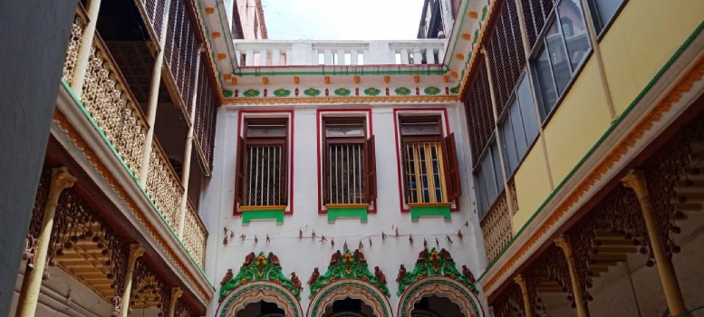 বটকৃষ্ণ পালের জগদ্ধাত্রী পুজো: হাওড়ার শিবপুরের বটকৃষ্ণ পাল কলকাতায় আসেন ১৮৫৫ সালে। শোভাবাজার এলাকায় ওষুধের দোকান স্থাপন করেন তিনি। 