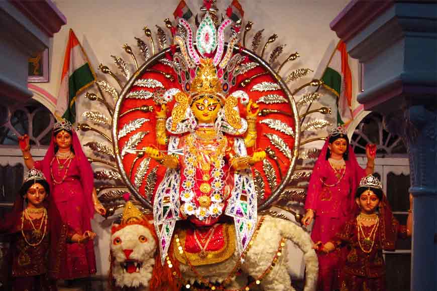 এই জগদ্ধাত্রী পুজো শুরু করেন তিনি। যার বয়স ১০০ বছরেরও বেশি। এখানে জগদ্ধাত্রী মূর্তির দু’পাশে দেবীর দুই সখী রয়েছে। এখানে চালচিত্রটি তামার তৈরি। তাতে রয়েছে সোনা ও রূপার প্রলেপ।  