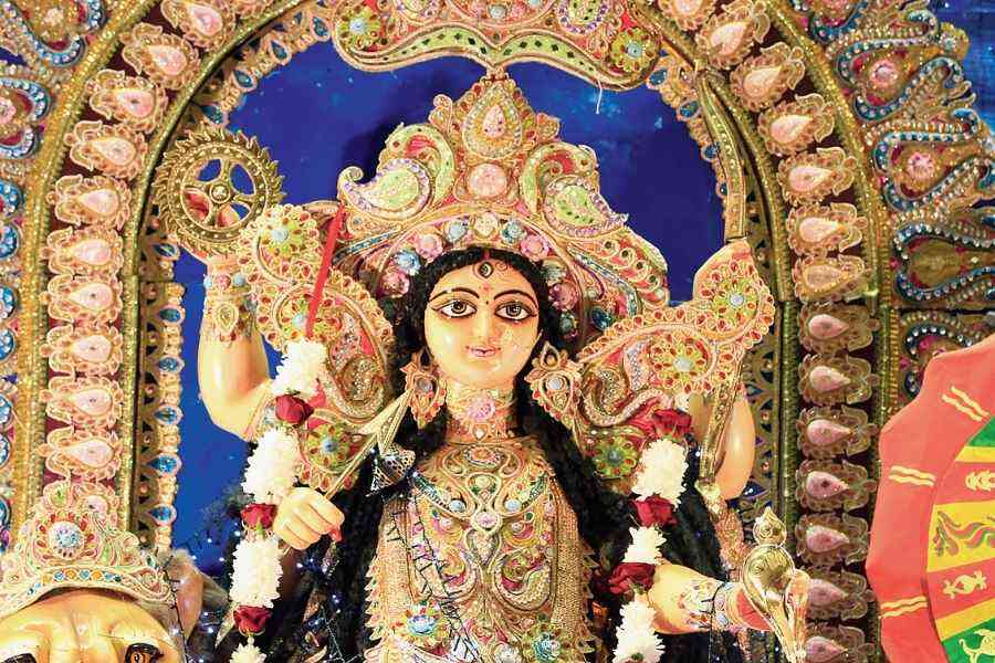 লন্ডন হ্যারো জোরাস্ট্রিয়ান সেন্টারের জগদ্ধাত্রী প্রতিমা