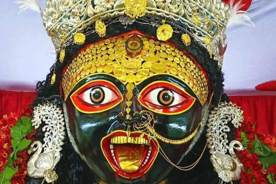 এখানে দেবী কালীকেই জগদ্ধাত্রী রূপে আরাধনা করা হয়। দীপাবলি পেরিয়ে এসে এ যেন এক ব্যতিক্রমী কালীপুজো।
