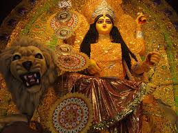 বাগবাজার সর্বজনীন: চন্দননগরের পুরোনো পুজোগুলোর একটি এই পুজো। এ বছর বাগবাজার সর্বজনীন ১৮৯ বছরে পা রাখল। 