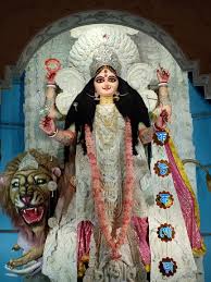 চন্দননগর ফটকগোড়া জগদ্ধাত্রী পুজো: ৭০ বছরের পুরনো বিখ্যাত এই জগদ্ধাত্রী পুজোয় প্যান্ডেল এবং আলোর নিখুঁত কাজ দেখতে বহুদূর থেকে মানুষ আসেন।  