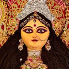 তেমাথা সর্বজনীন: ৭৯ বছরে পদার্পণ করল এই পুজো। দেবীর উচ্চতা এখানে দেখার মতো, যার টানে প্রতি বছর বিপুল পরিমাণে জনসমাগম হয়। এখানকার রীতি অনুযায়ী মহিলারা নন, পুরুষরা দেবীকে বরণ করেন। এই প্রতিবেদনটি ‘আনন্দ উৎসব’ ফিচারের একটি অংশ।