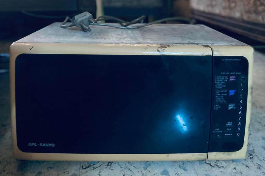 ১৯৯৮ সাল থেকে স্বস্তিকার পরিবারের সদস্য।